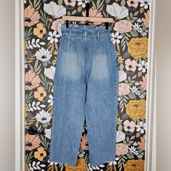 A&F Ultra High Rise Paper-bag Waist Mom Jean Women Size 29 (Short) 80s 90s Style - Picture 6 of 9